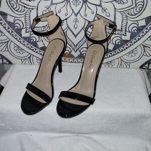 Dream Pairs Black and Tan Women's Heels